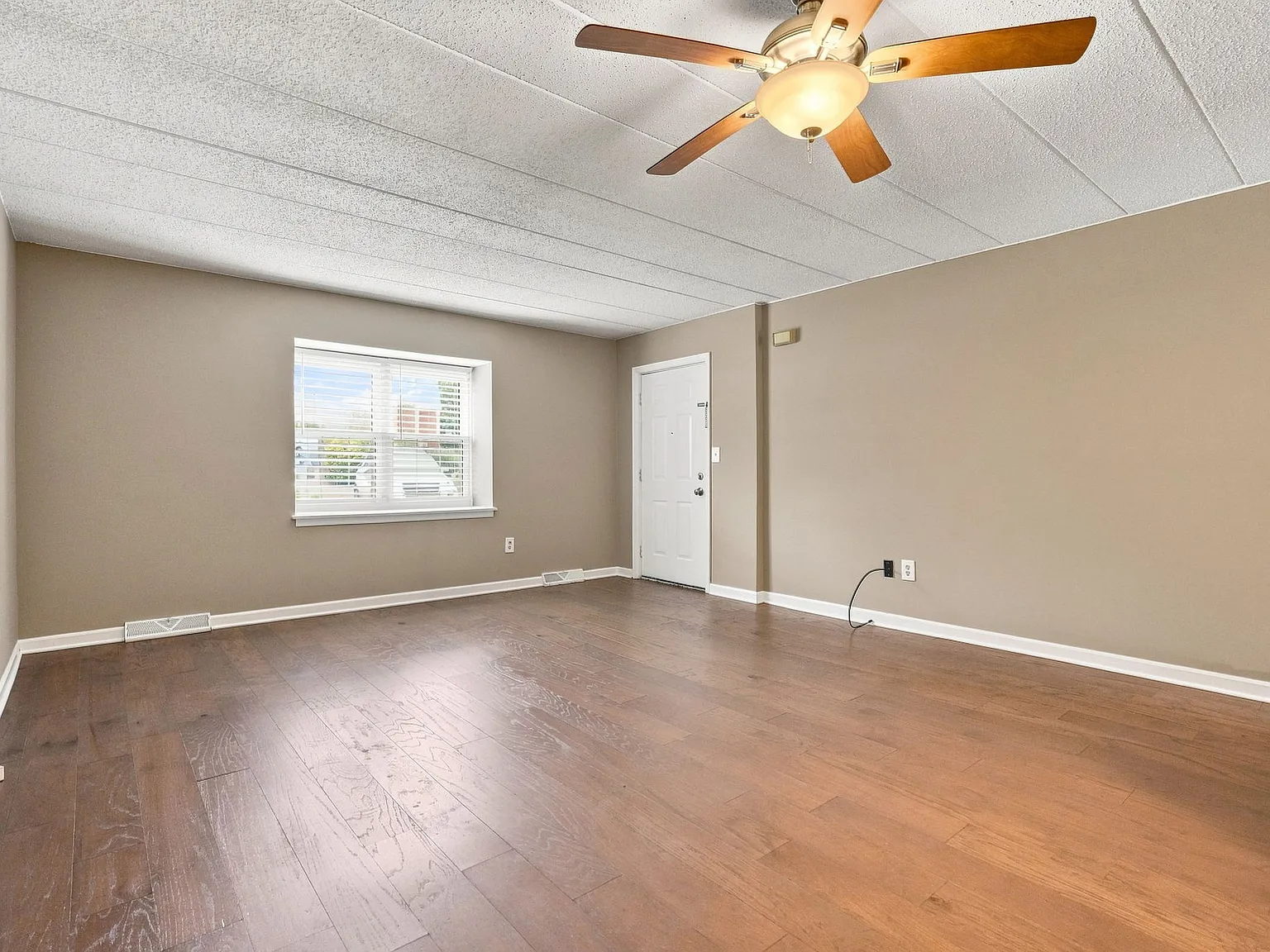 1 bed, 846 sqft, $1,790 — Photo 2