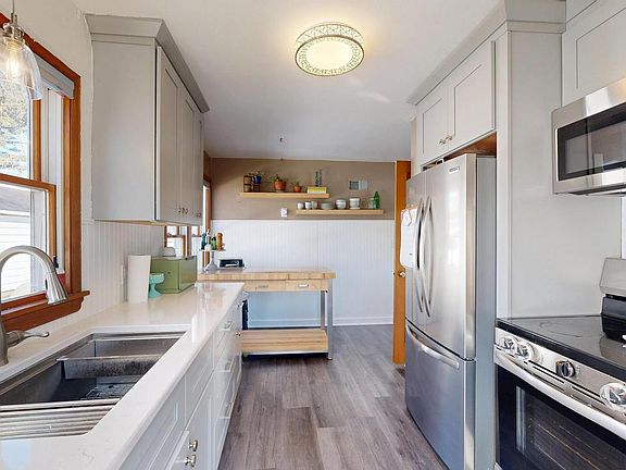 5th image of 560 Court ROAD