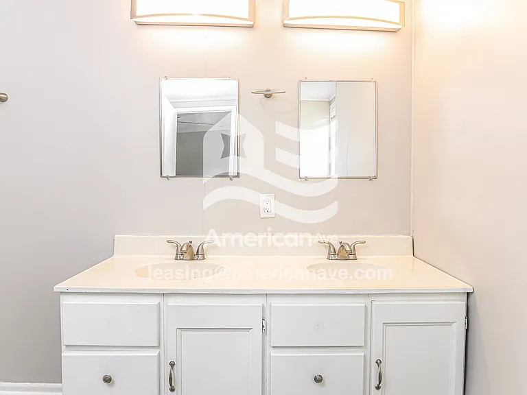 896733_014_bathroom_14.jpg