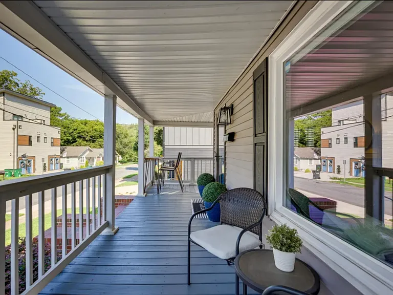 1104 Greenleaf Ave — Photo 2