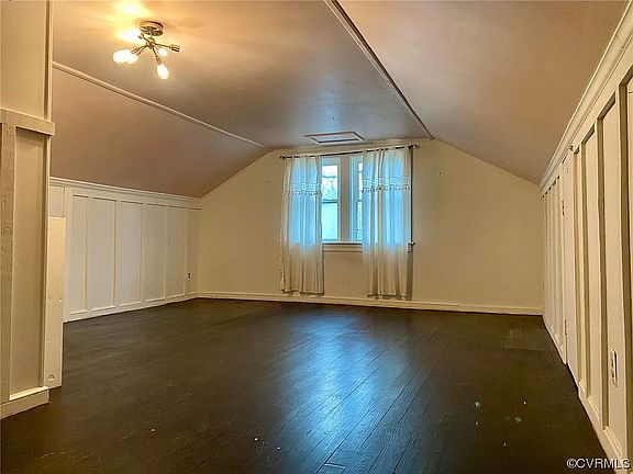 upstairs bedroom 1