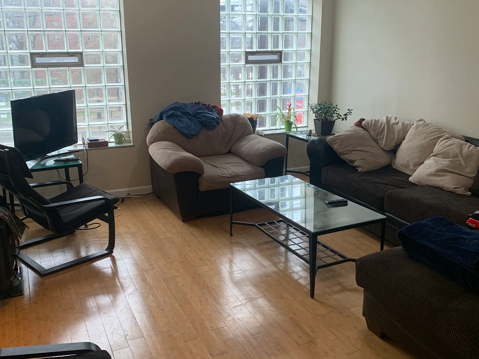 3 bed, 1200 sqft, $2,475 — Photo 4