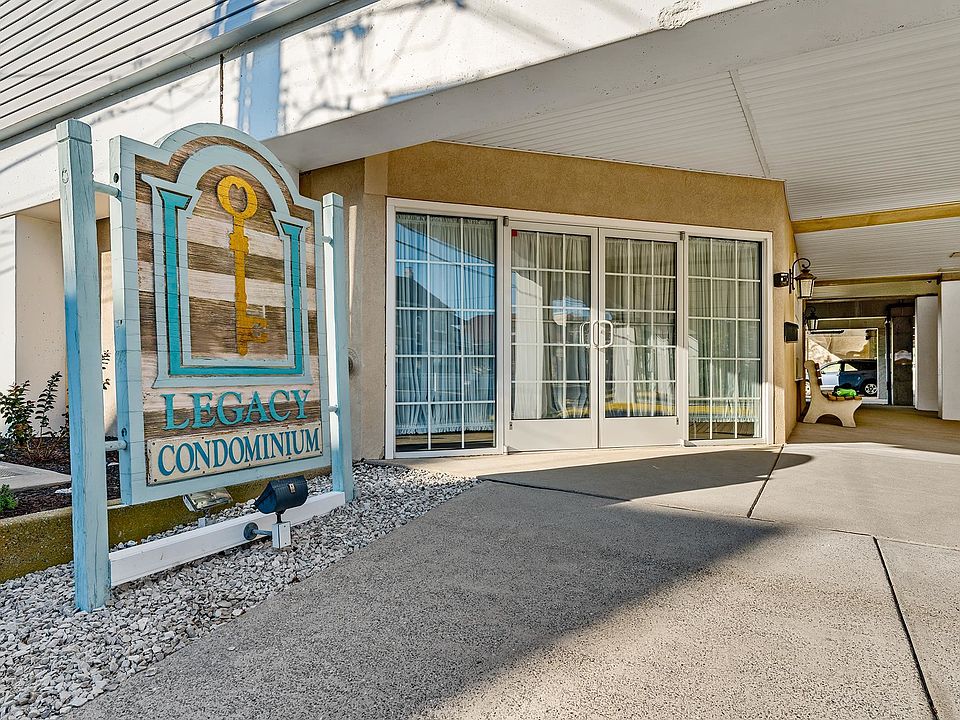 1st image of 715 Plymouth Pl #205