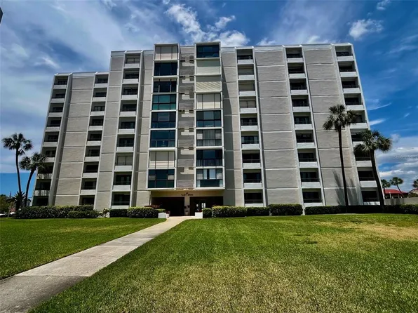 851 Bayway Blvd APT 405, Clearwater, FL 33767