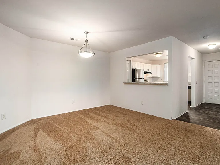 Creekside of Farmington Hills Apartments — Photo 41