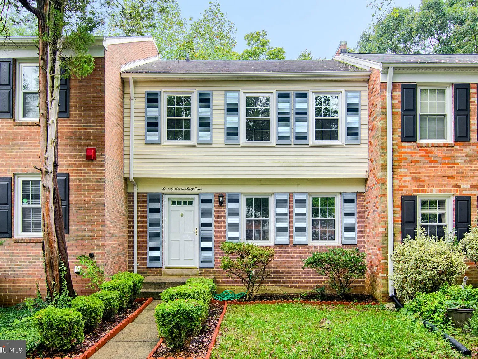 3 bed, 3.5 bath, 1232 sqft, $2,975 — Photo 2