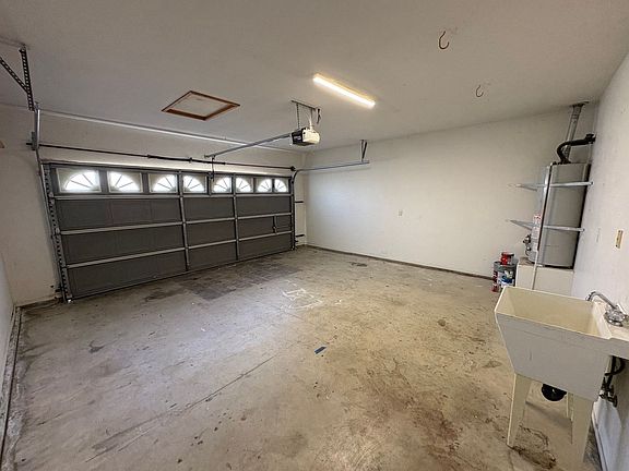 3rd image of 1619 E Parkview Ave