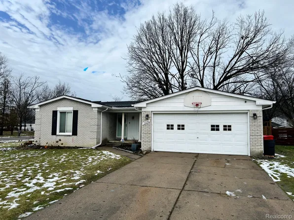 16390 E Rutherland St, Southfield, MI 48076