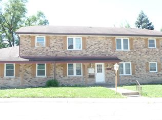 7513 Country Ln APT 2W, Darien, IL