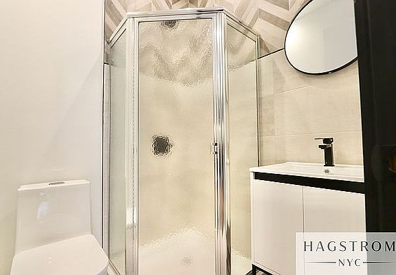 5th image of 340 Irving Ave #2B