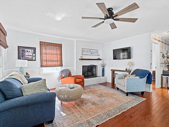 3rd image of 222 Beach Dr