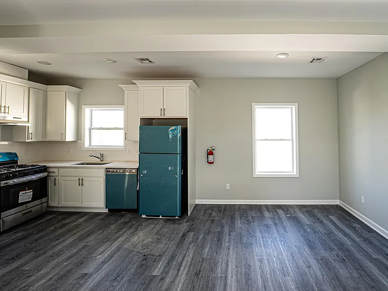 295 Pershing Ave #1-4 — Photo 4
