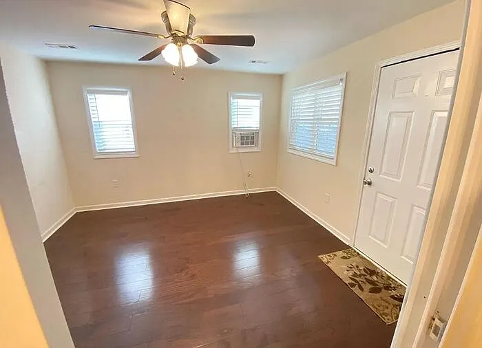 847 Dovefield Ln — Photo 10
