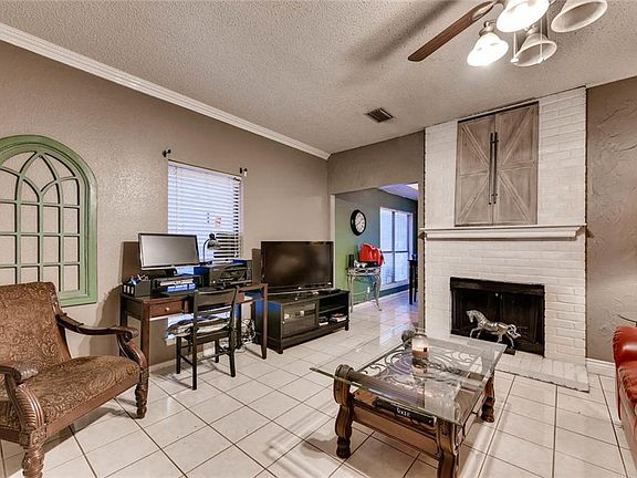 4th image of 606 Essex Pl