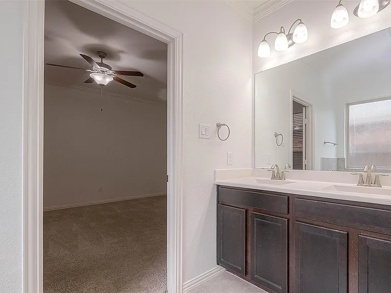 2261 Oak Circle Dr N — Photo 31