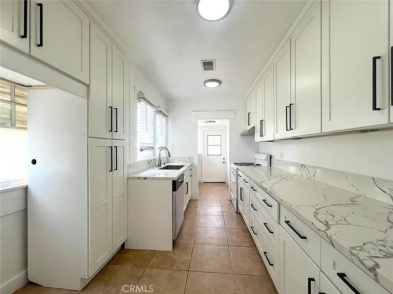 1554 E Woodbury Rd — Photo 3