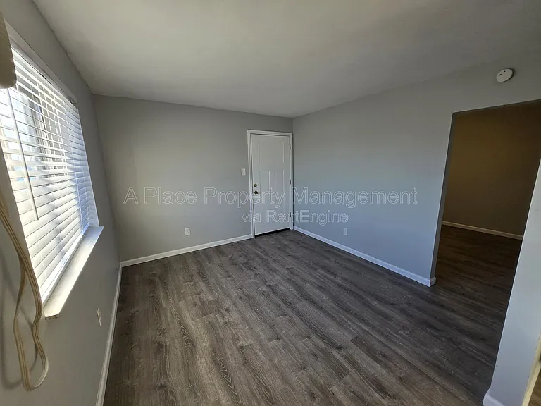 2625 S Big Bend Blvd — Photo 4