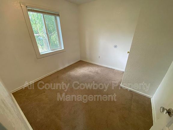 5th image of 862 N 5th St APT 2