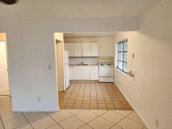 2nd image of 2128 Roosevelt St