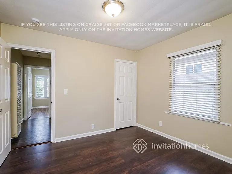 10018 Silverton Ave — Photo 11