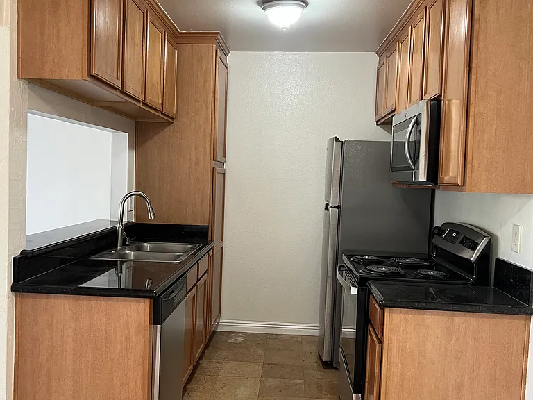 23316 Marigold Ave — Photo 9