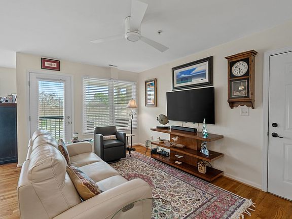 4th image of 526B Washington Ave