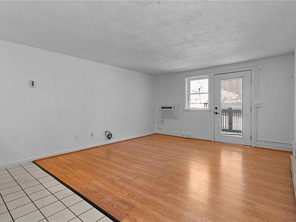 3rd image of 200 Woodlawn Ave APT 117