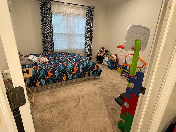 5th image of 592 Bridgewater Ave Floor 2