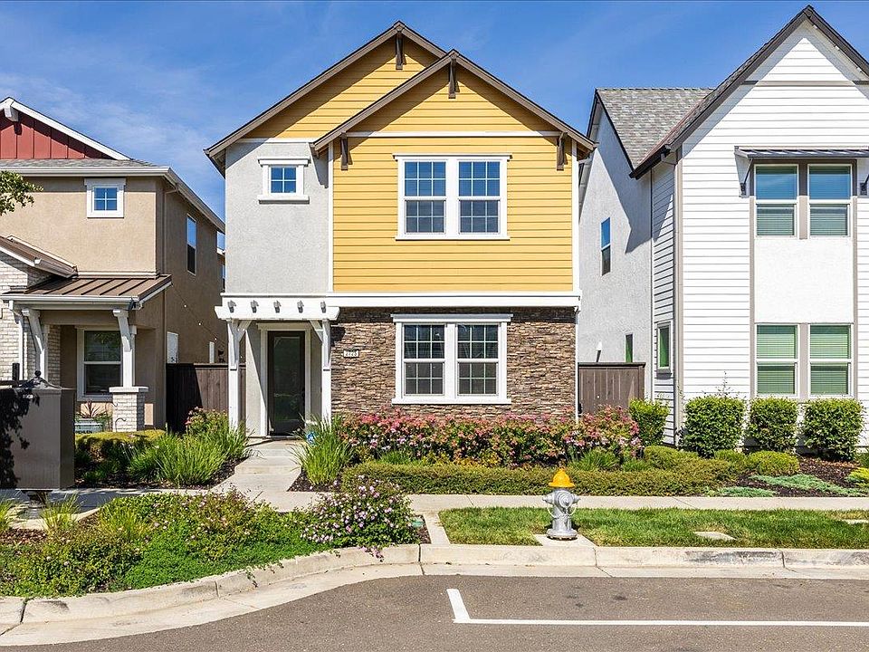 1st image of 2725 N Cove Dr