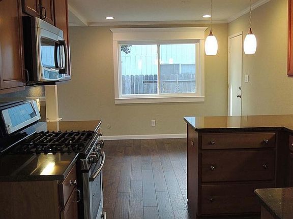 4th image of 68 Brentford Cir
