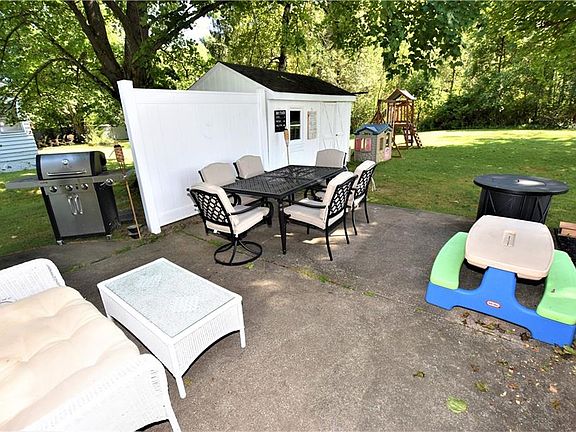 4th image of 54 Pond Ln