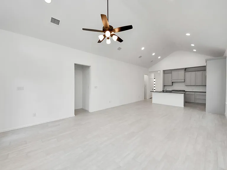 10706 Ursa St — Photo 13
