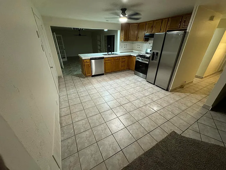 11409 Ralph Ave NE — Photo 8