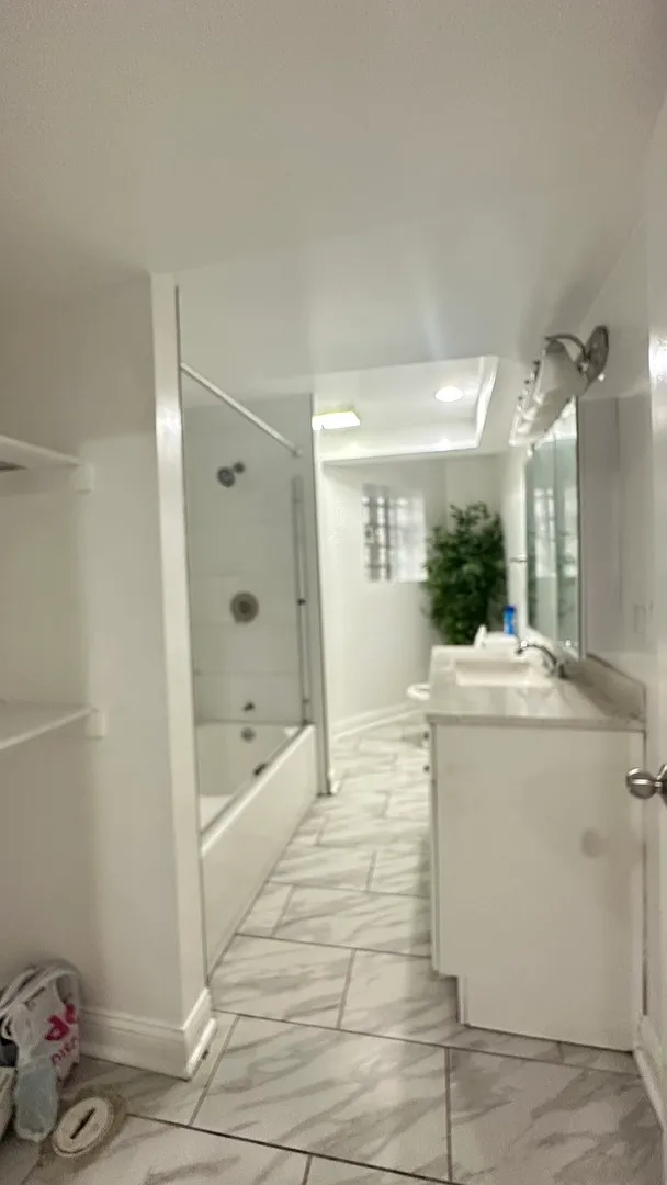 3 bed, 1100 sqft, $2,300 — Photo 4