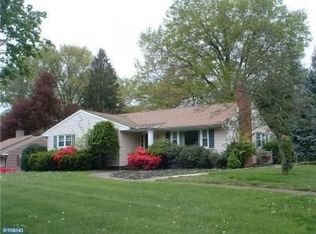 9 Woodhampton Dr, Ewing, NJ 08638