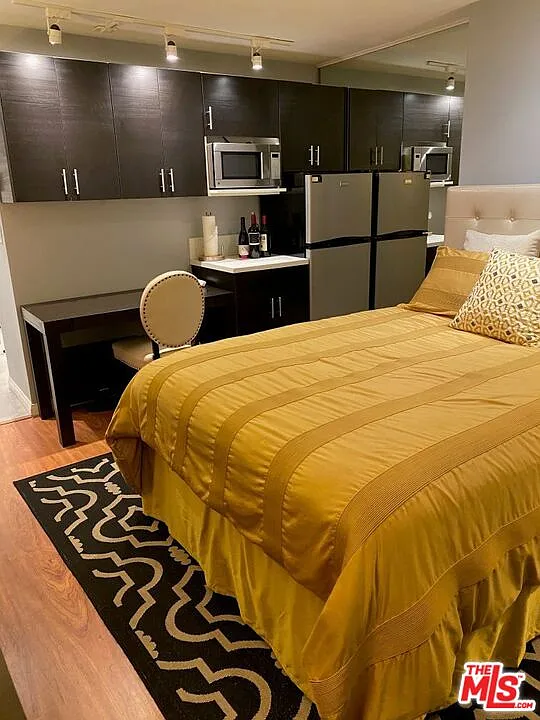 Studio, 1.0 bath, 450 sqft, $2,200 — Photo 2