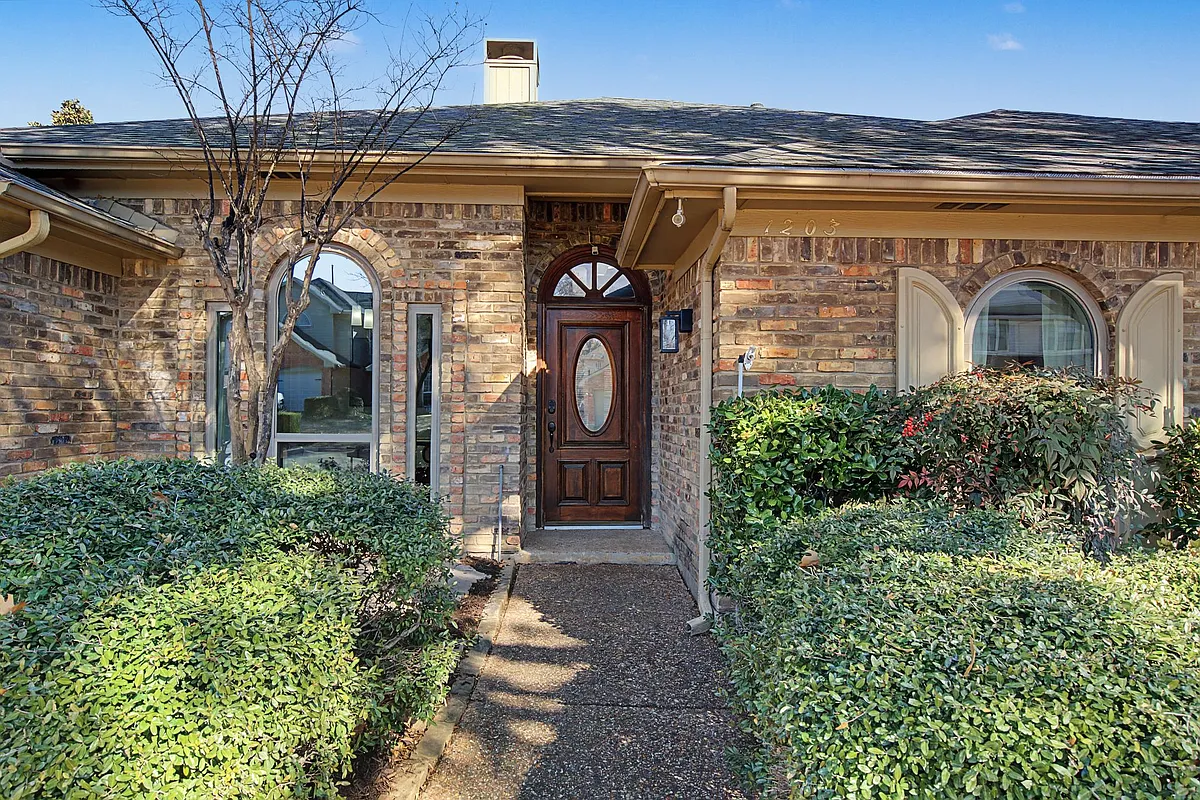Building Photo - 1203 Babbling Brook Dr