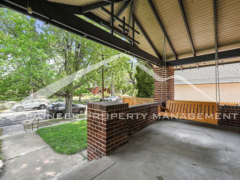 821 S Grant St — Photo 3