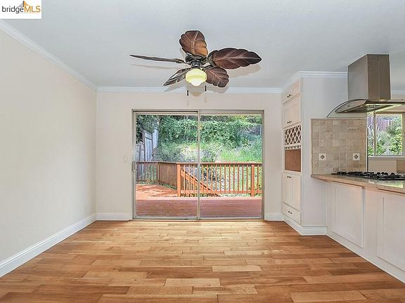 5th image of 1084 Park Pacifica Ave