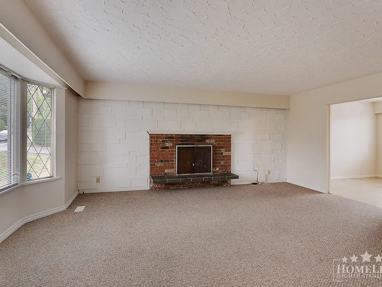 1060 Fell Ave — Photo 2