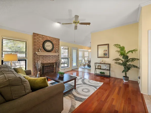 2207 Hunter View Ct, Arlington, TX 76013