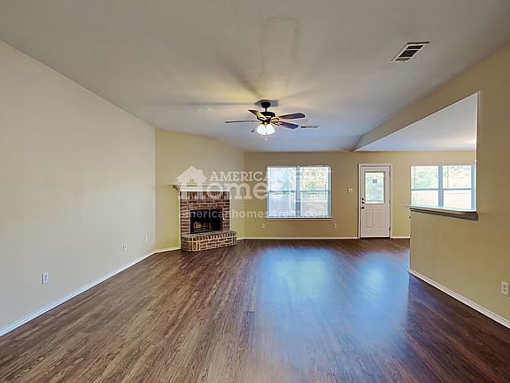 4th image of 912 Creekview Dr