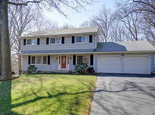 15 Greenbrier Rd, Trumbull, CT 06611