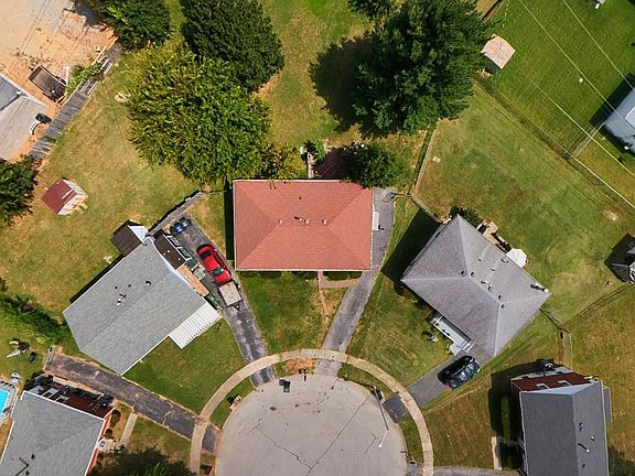 4th image of 501 Kildare Ct