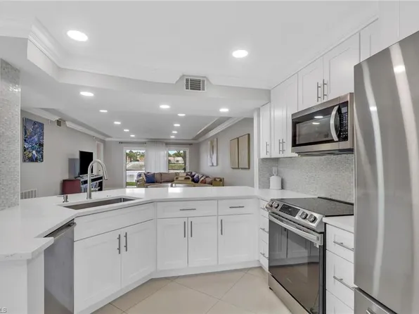 9580 Victoria LN #104, NAPLES, FL 34109