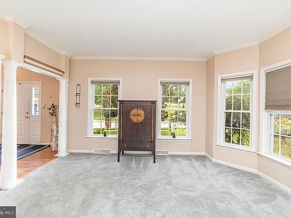 5th image of 616 Loring Ave
