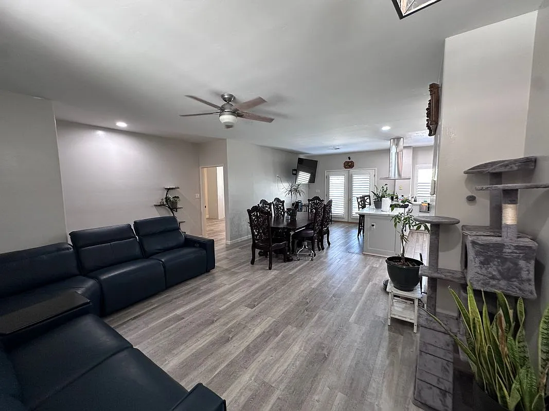 1 bed, 1.0 bath, 100 sqft, $500 — Photo 2