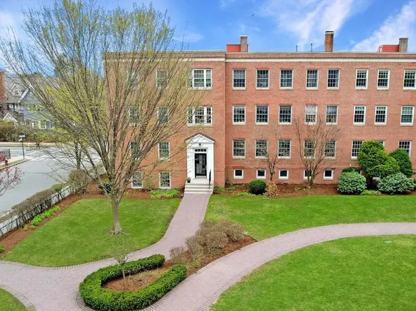 36 Browne St APT 2, Brookline, MA 02446