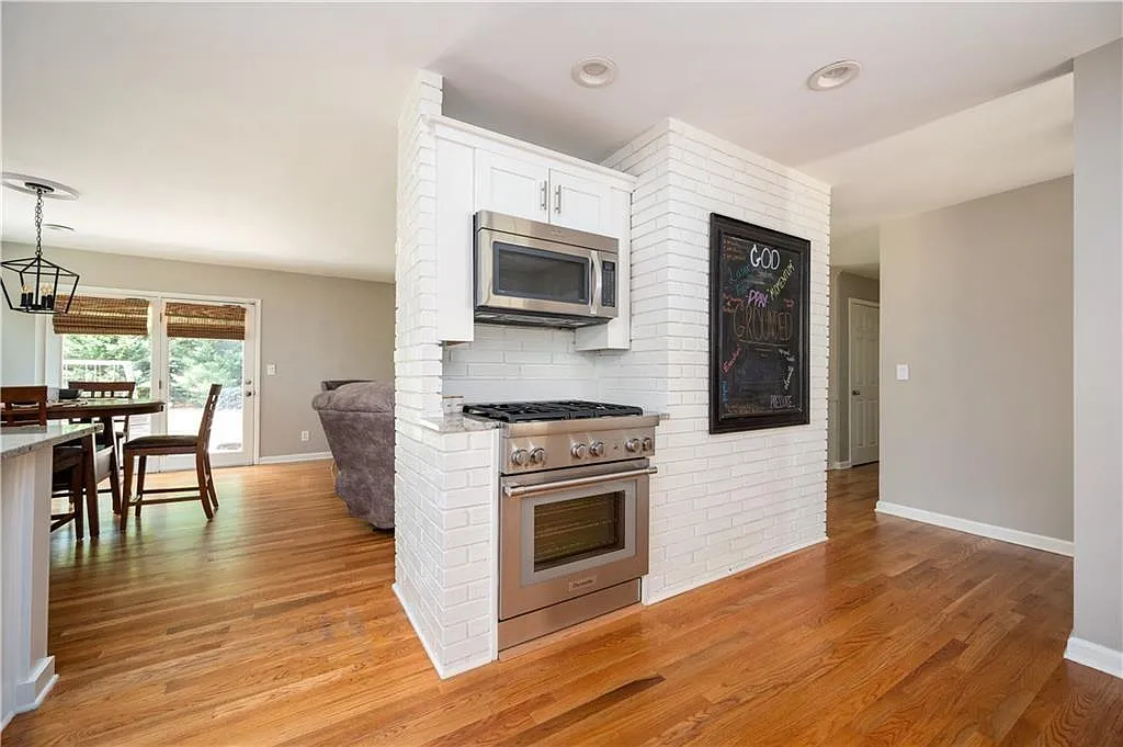 4 bed, 3.0 bath, 1916 sqft, $3,500 — Photo 3