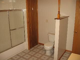 5th image of 206 W 7th St